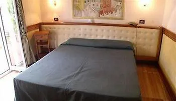 ホテル ピッコロ 3*